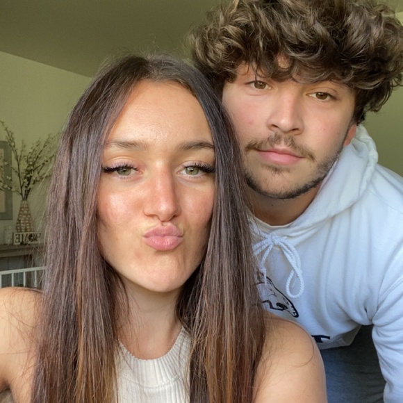 Meet your Posher, Megan - Picture 2 of 2